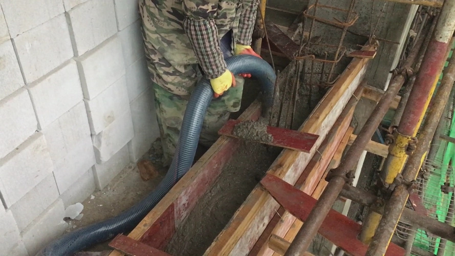 Secondary structural concrete conveying machine - twice the result with half the effort, 1 machine for 10 people